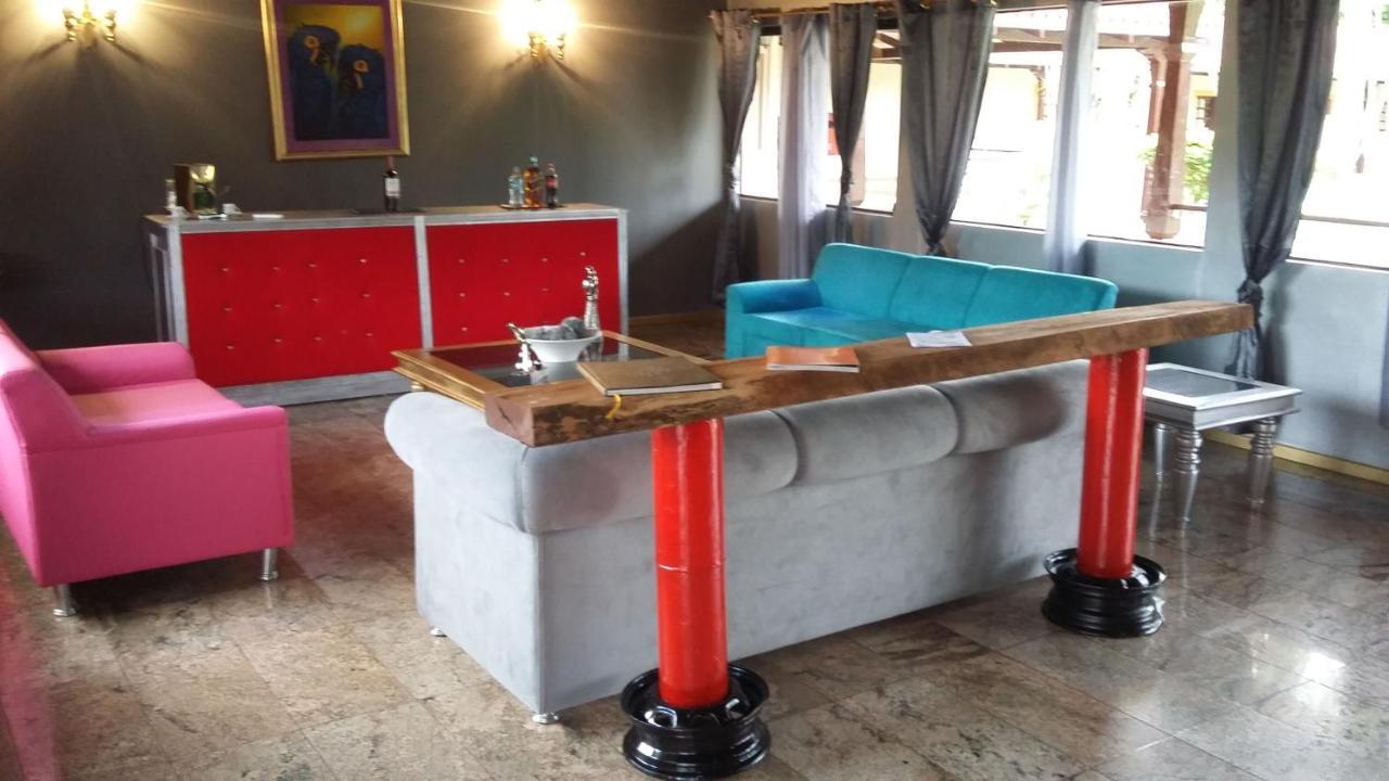 El Pantanal Hotel & Resort Puerto Quijarro  المظهر الخارجي الصورة