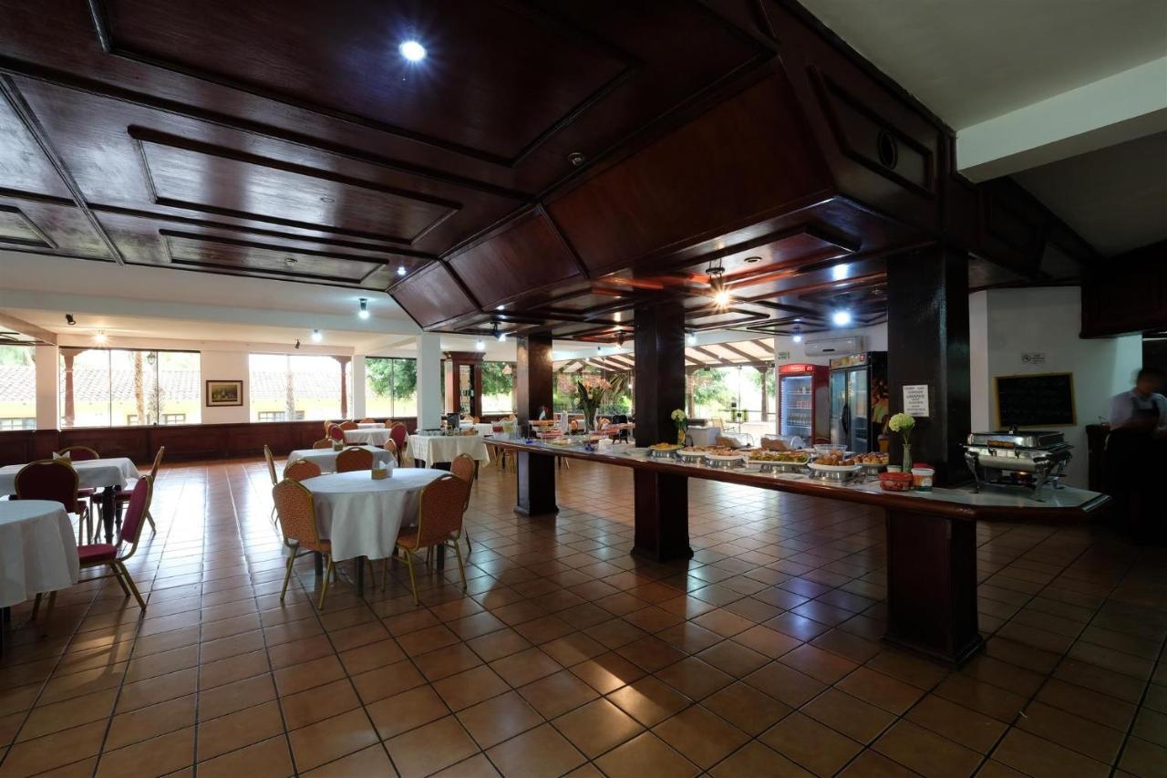 El Pantanal Hotel & Resort Puerto Quijarro  المظهر الخارجي الصورة