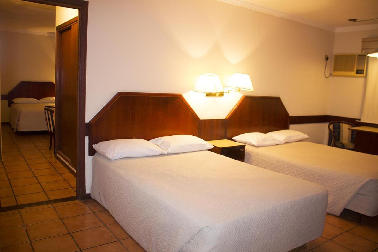 El Pantanal Hotel & Resort Puerto Quijarro  المظهر الخارجي الصورة